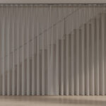 découvrez comment choisir le rideau idéal pour fermer une cage d'escalier efficacement, en combinant esthétisme, praticité et isolation.
