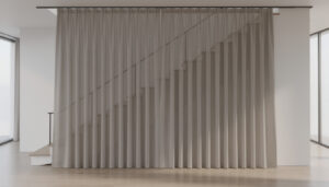 découvrez comment choisir le rideau idéal pour fermer une cage d'escalier efficacement, en combinant esthétisme, praticité et isolation.